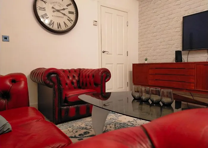 4 Bed Entire House - Heart Of The City - Near Sufc